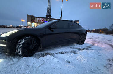 Седан Tesla Model 3 2022 в 