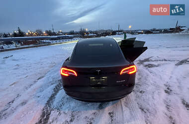 Седан Tesla Model 3 2022 в 