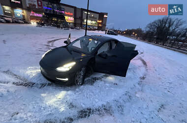 Седан Tesla Model 3 2022 в 
