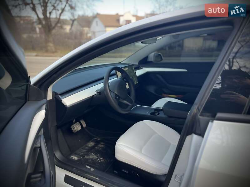 Седан Tesla Model 3 2022 в Чорткові