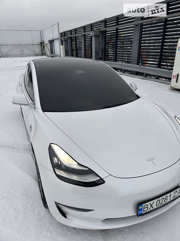 Седан Tesla Model 3 2019 в Киеве