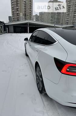 Седан Tesla Model 3 2019 в Киеве