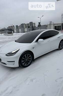 Седан Tesla Model 3 2019 в Киеве