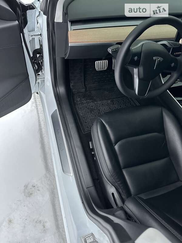 Седан Tesla Model 3 2019 в Киеве