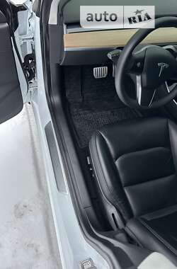 Седан Tesla Model 3 2019 в 