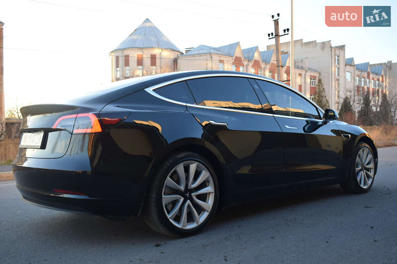 Седан Tesla Model 3 2017 в Виннице