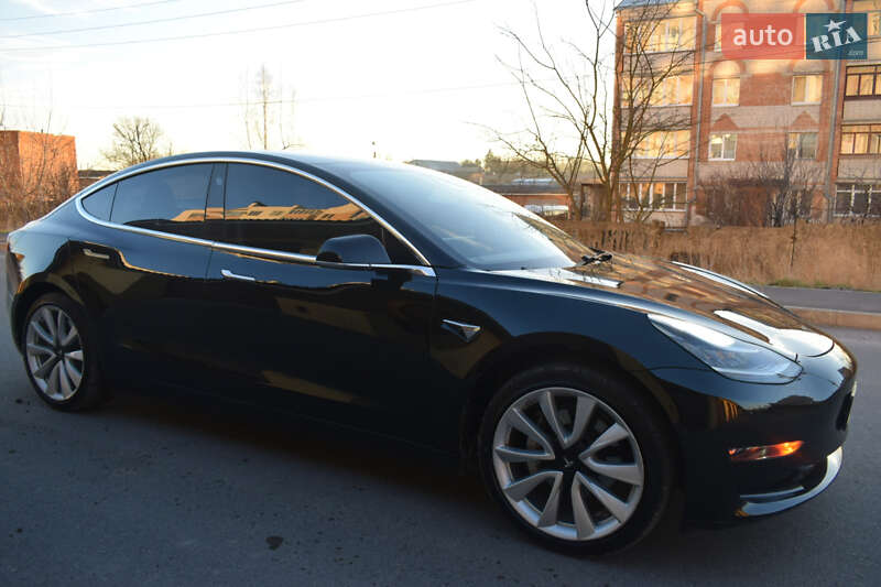 Седан Tesla Model 3 2017 в Виннице