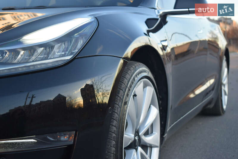 Седан Tesla Model 3 2017 в Виннице