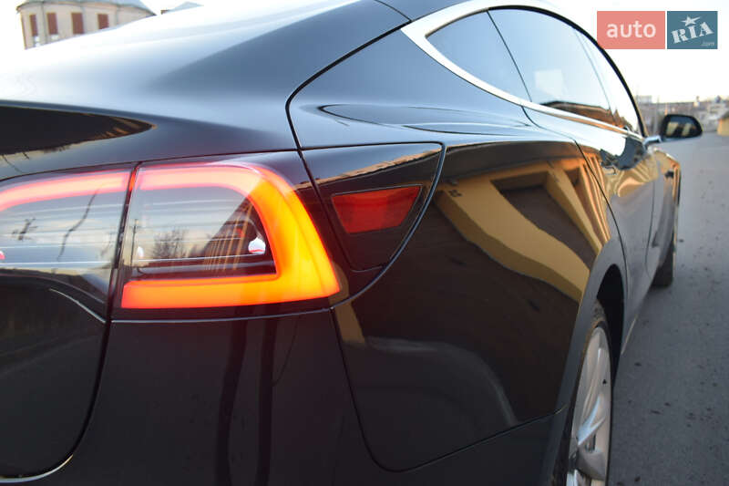 Седан Tesla Model 3 2017 в Вінниці