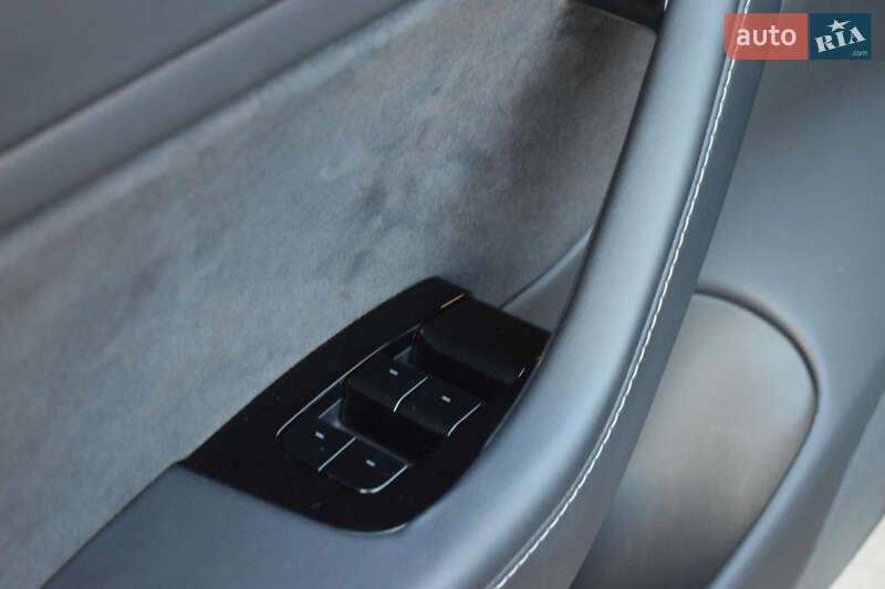 Седан Tesla Model 3 2017 в Вінниці