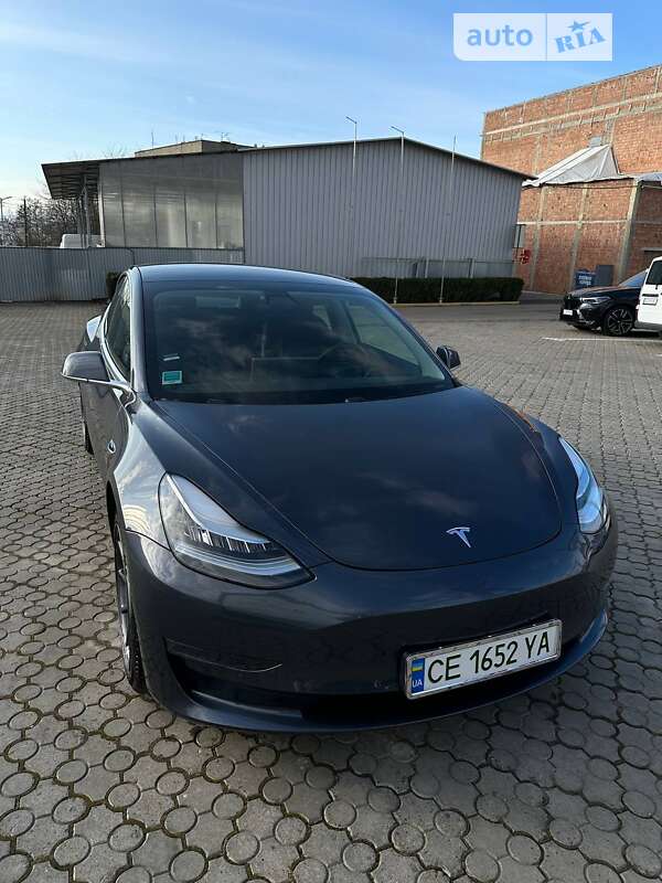 Седан Tesla Model 3 2019 в Черновцах