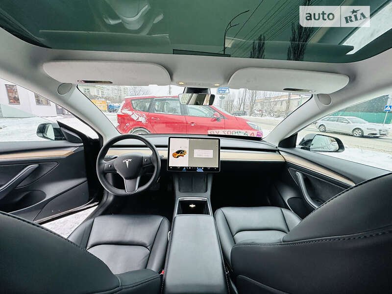 Седан Tesla Model 3 2021 в Киеве