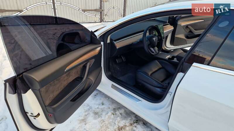 Седан Tesla Model 3 2019 в Чернівцях