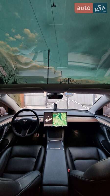 Седан Tesla Model 3 2019 в Чернівцях