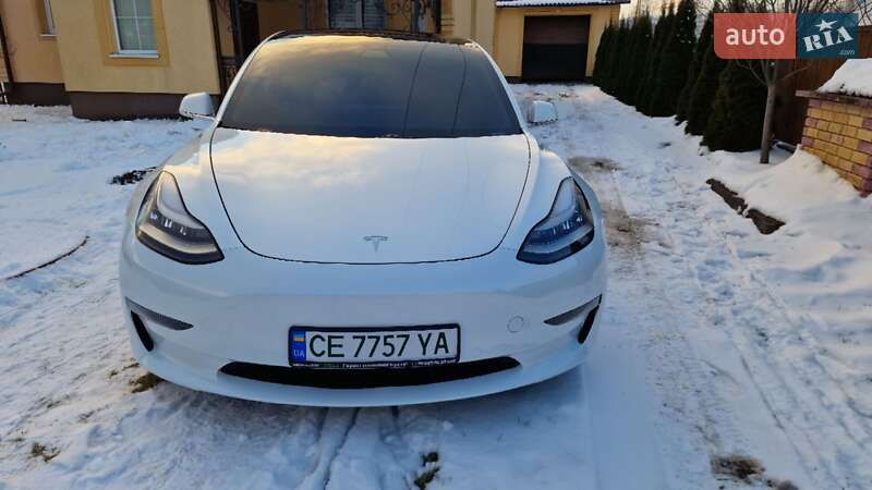 Седан Tesla Model 3 2019 в Чернівцях