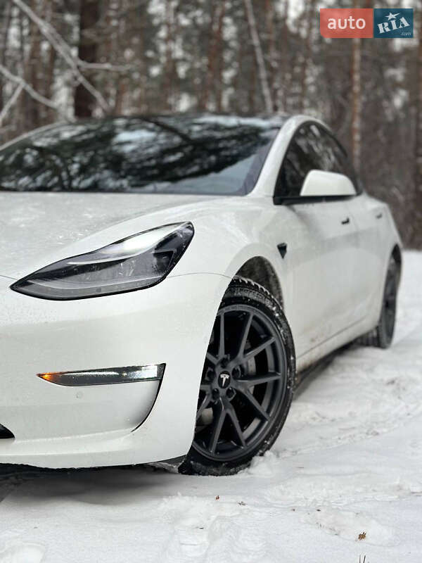 Седан Tesla Model 3 2021 в Киеве