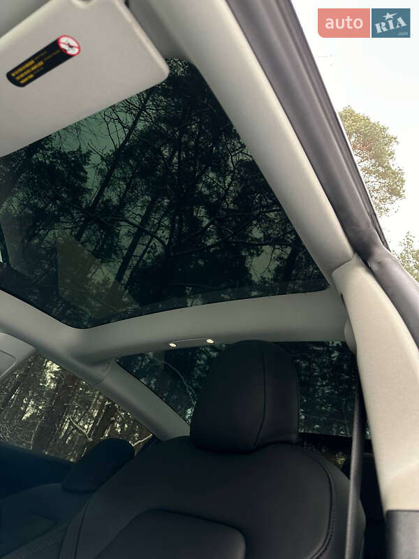 Седан Tesla Model 3 2021 в Киеве