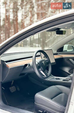 Седан Tesla Model 3 2021 в 