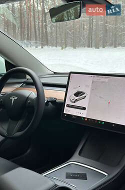 Седан Tesla Model 3 2021 в 