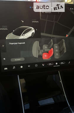 Седан Tesla Model 3 2019 в Киеве