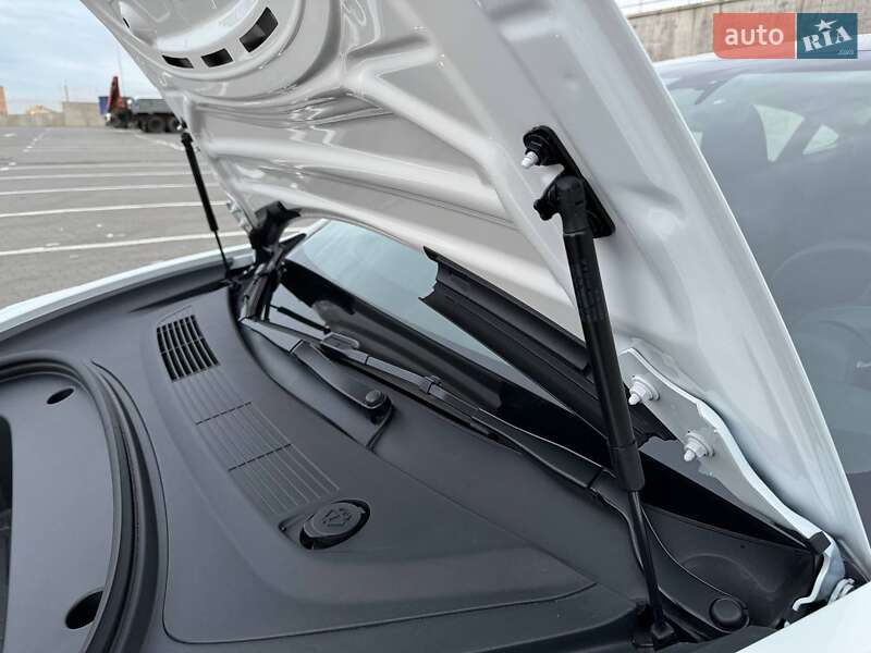 Седан Tesla Model 3 2023 в Одессе