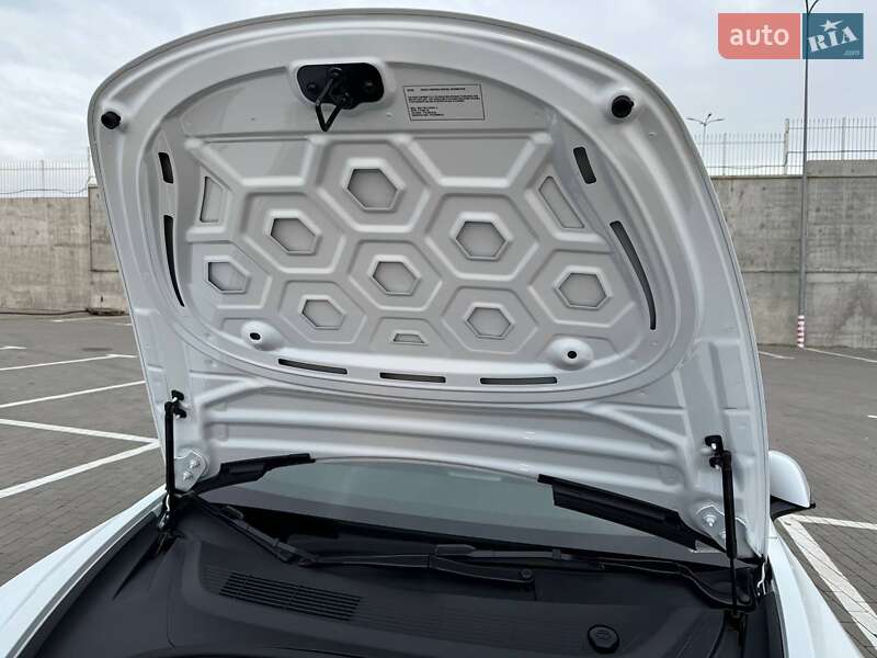 Седан Tesla Model 3 2023 в Одессе