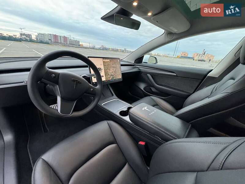 Седан Tesla Model 3 2023 в Одессе
