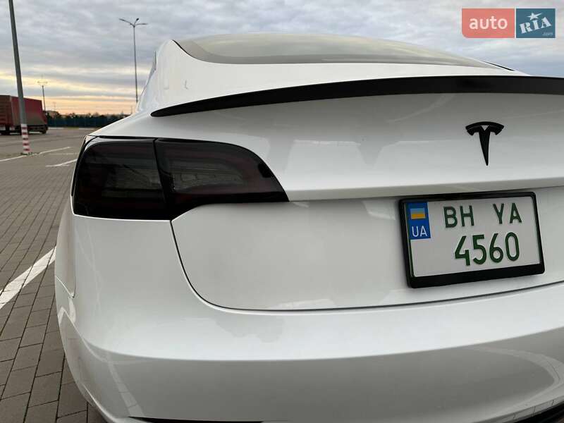 Седан Tesla Model 3 2023 в Одессе