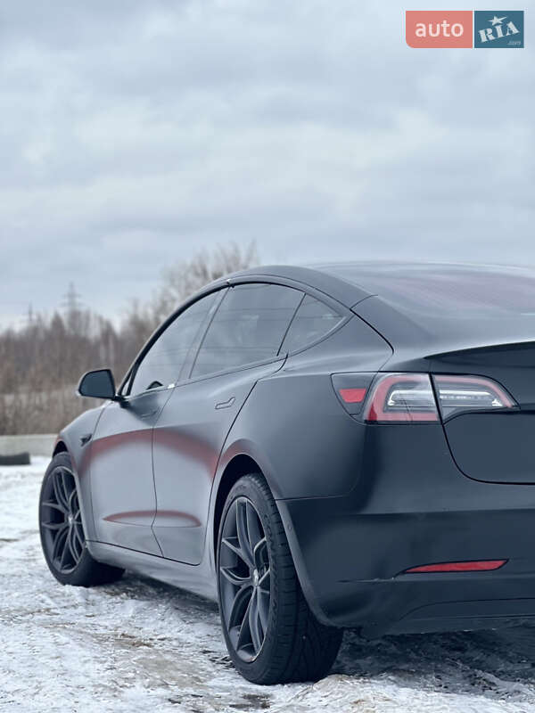 Седан Tesla Model 3 2020 в Ірпені