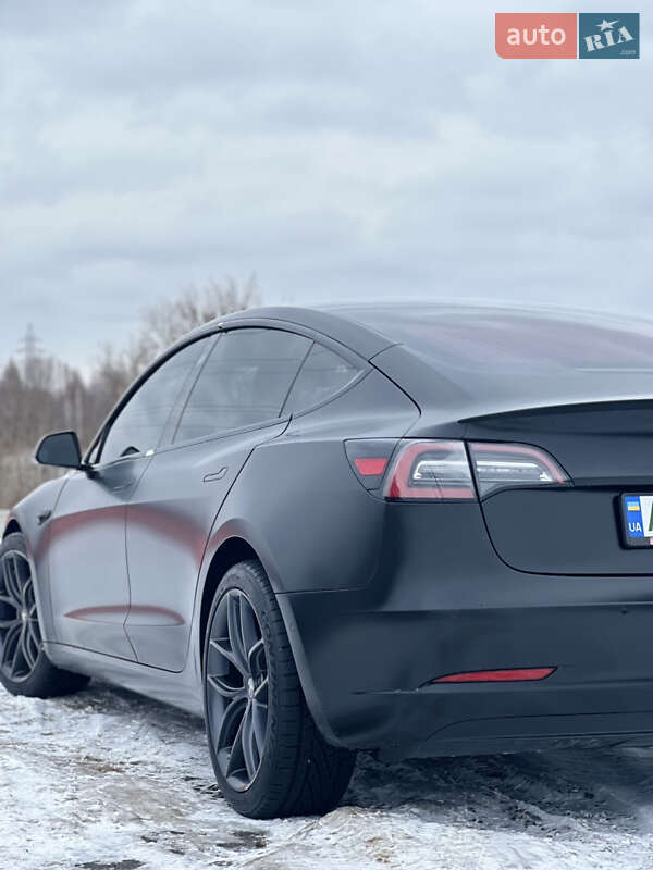 Седан Tesla Model 3 2020 в Ірпені
