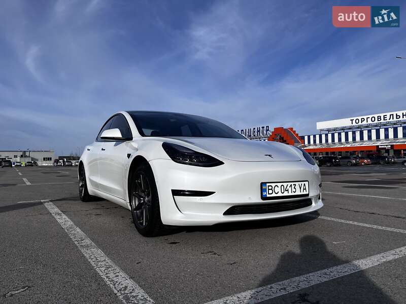 Седан Tesla Model 3 2019 в Львове