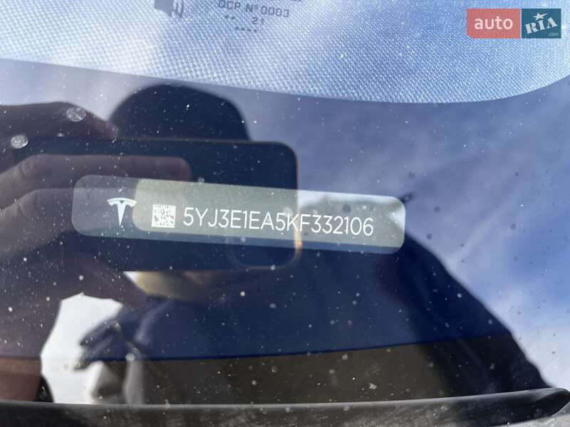 Седан Tesla Model 3 2019 в Львове