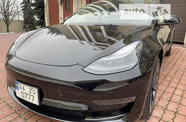 Седан Tesla Model 3 2022 в 