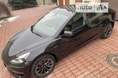 Седан Tesla Model 3 2022 в 