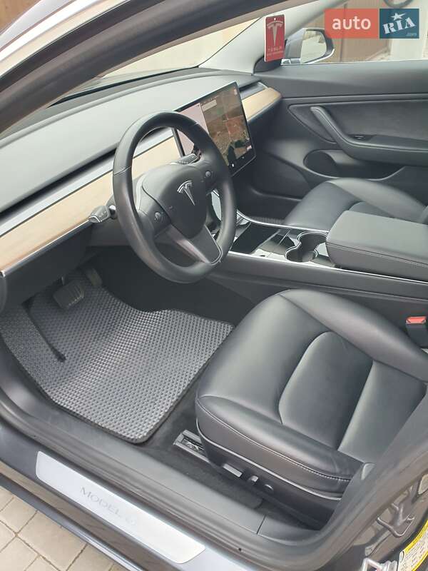 Седан Tesla Model 3 2018 в Одессе
