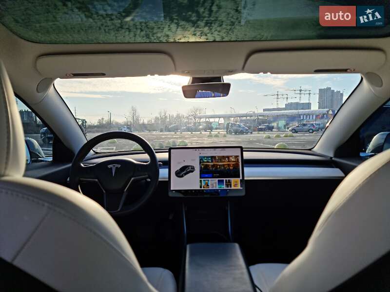 Седан Tesla Model 3 2020 в Києві