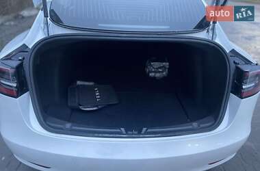 Седан Tesla Model 3 2020 в Львове