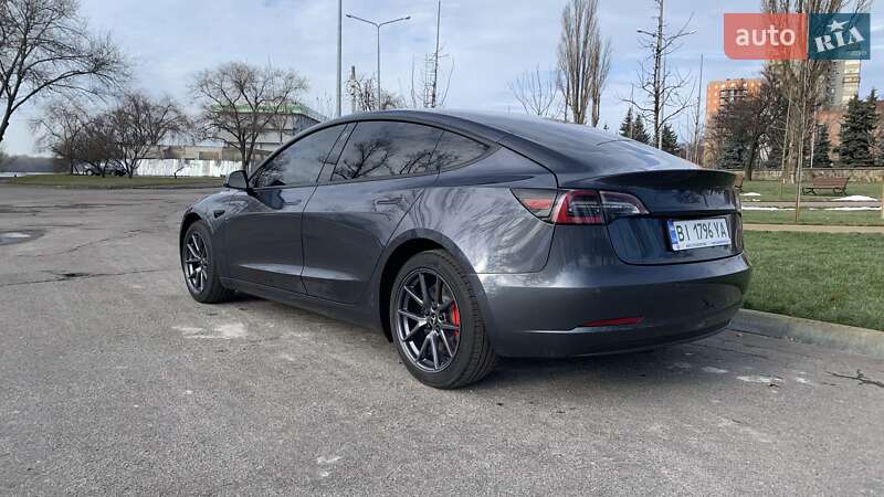 Седан Tesla Model 3 2022 в Кременчуге
