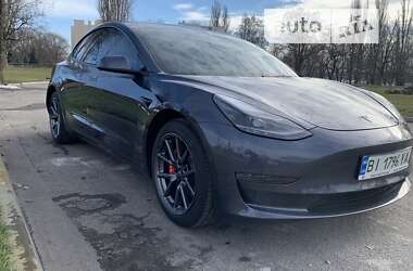 Седан Tesla Model 3 2022 в Кременчуці