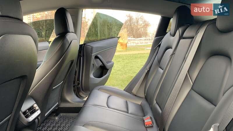 Седан Tesla Model 3 2022 в Кременчуге