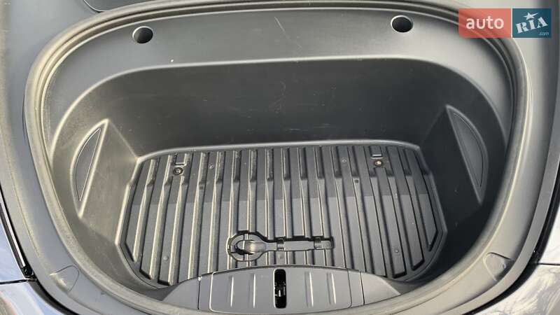 Седан Tesla Model 3 2022 в Кременчуге
