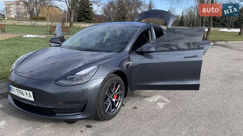 Седан Tesla Model 3 2022 в Кременчуге