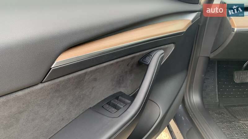 Седан Tesla Model 3 2022 в Кременчуге