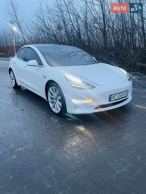 Tesla Model 3 2020