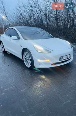 Седан Tesla Model 3 2020 в 