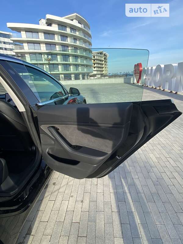 Седан Tesla Model 3 2019 в Одессе
