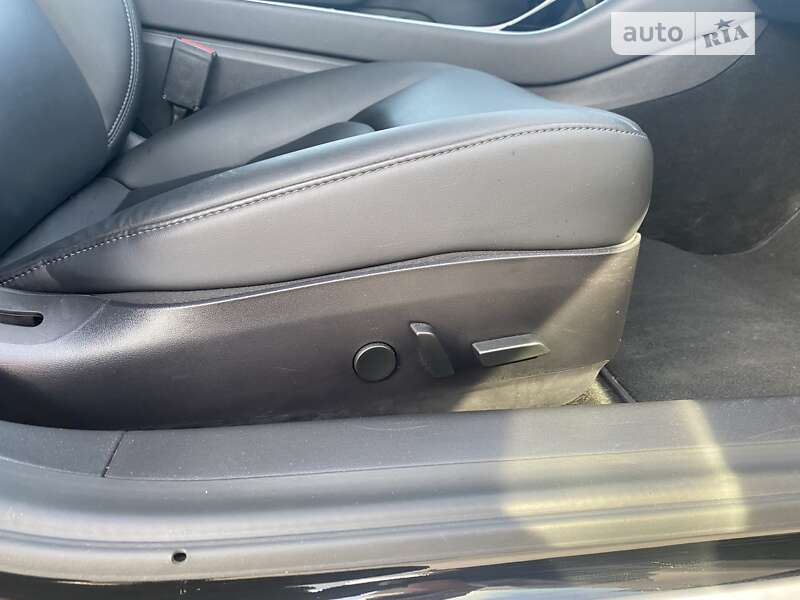 Седан Tesla Model 3 2019 в Одессе