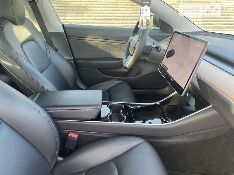 Седан Tesla Model 3 2019 в Одессе