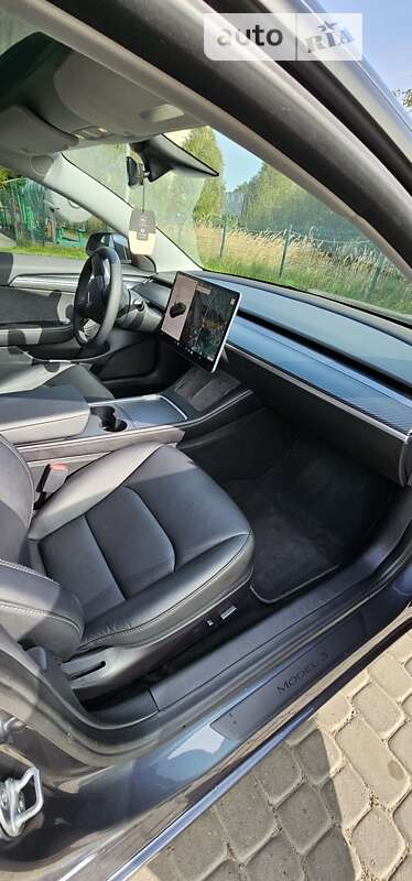 Седан Tesla Model 3 2022 в Дрогобыче