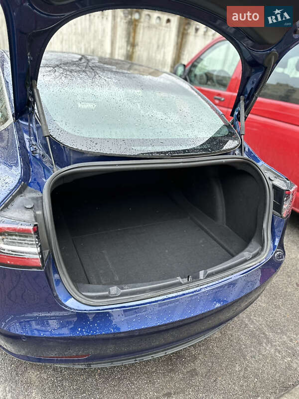 Седан Tesla Model 3 2018 в Киеве